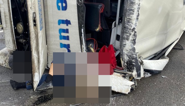 Otobüs ile otomobil çarpıştı.. 3 kişi hayatını kaybetti