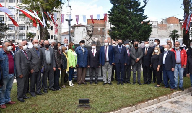 İnönü parkı, ismine ve büstüne kavuştu