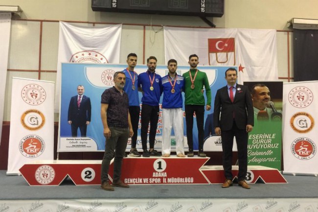 Kocaelili karateciler 5 madalya ile döndü