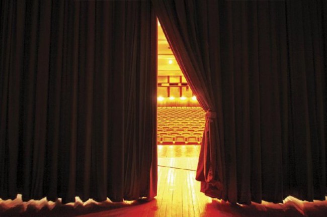 Özel tiyatrolara 'rekor' destek