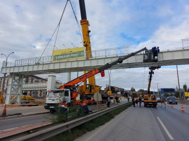 Kocaeli'de Kuruçeşme tramvay hattında gece mesaisi