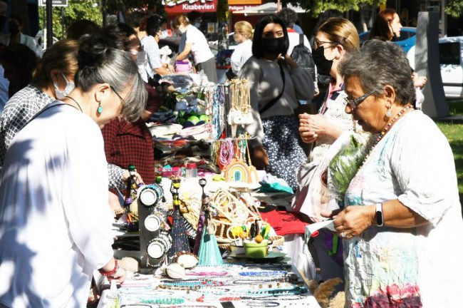İzmir Karabağlar'da can dostlar yararına kermes