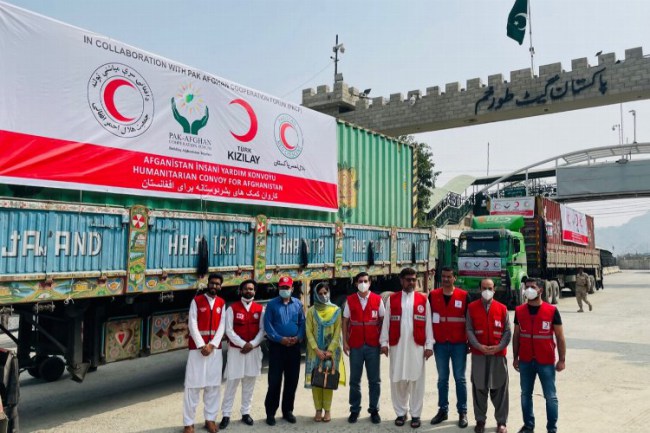 Kızılay'ın ilk yardım konvoyu Afganistan'a ulaştı