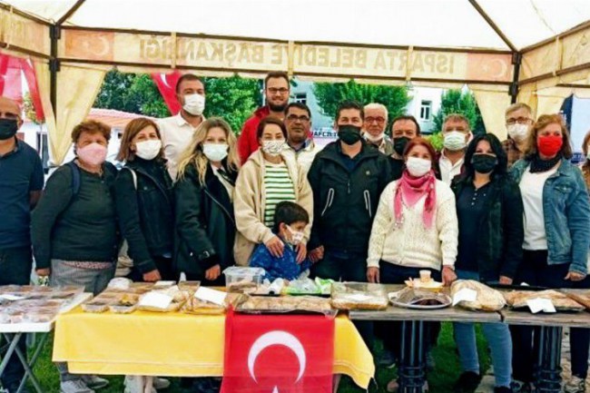 Isparta'dan CHP'lilerden eğitime kermesli destek