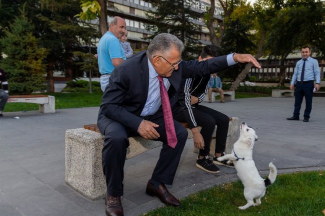 Memduh Büyükılıç'tan 'can dostlar'a yakın ilgi