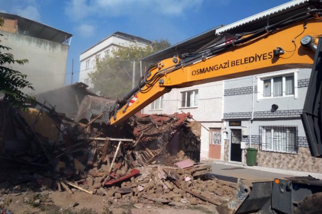 Bursa Osmangazi'de metruk yıkımlar