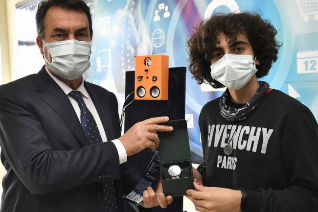 Bursa'da TEKNOFEST birincisi öğrenciye Osmangazi ödülü