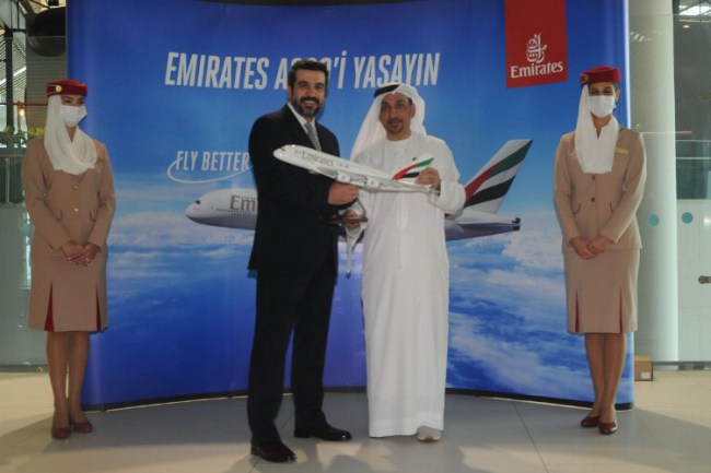 Emirates, A380'nin Istanbul'a inişini kutluyor