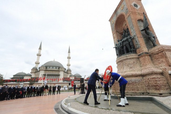 İstanbul'un kurtuluşu Taksim'de kutlandı