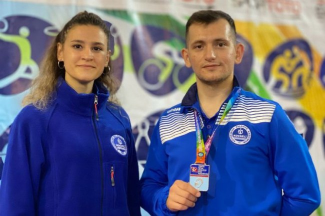 Kocaelili karatecilere Türkiye Şampiyonasında altın madalya