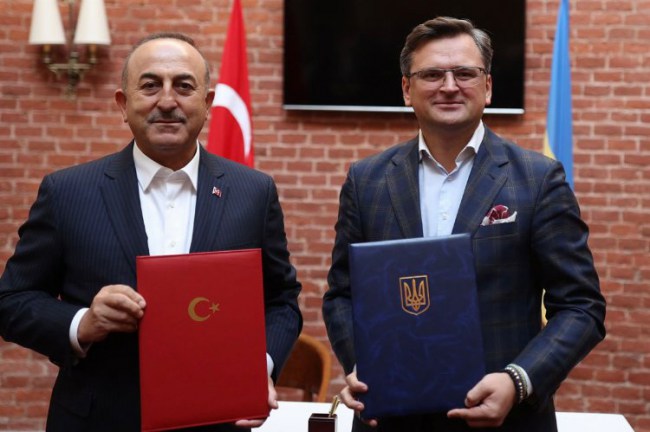 Bakan Çavuşoğlu'ndan Ukrayna'da 'Macron' eleştirisi