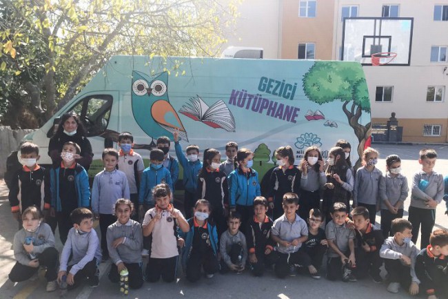 Yazar Bozdemir, Bursa Nilüfer'de çocuklarla bir araya geldi