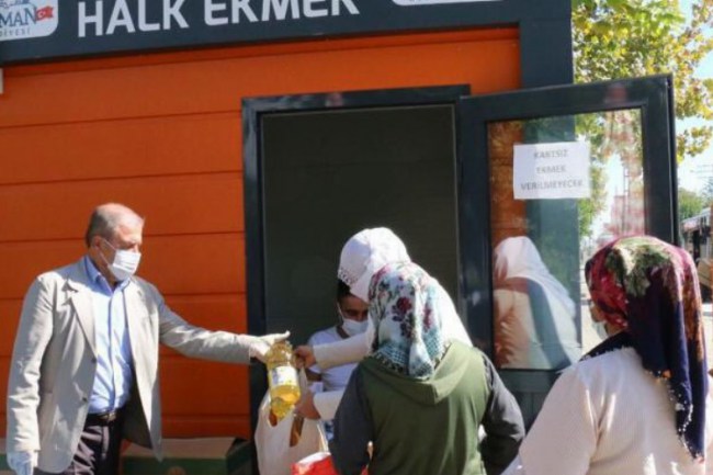 Batman Belediyesi'nden 4 Bin 500 aileye sıvı yağ