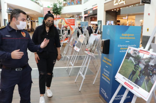 Manisa'da kahraman itfaiyecilerden fotoğraf sergisi