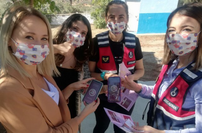 Aydın İl Jandarma Komutanlığı, şiddetle ilgili bilgilendirme yaptı