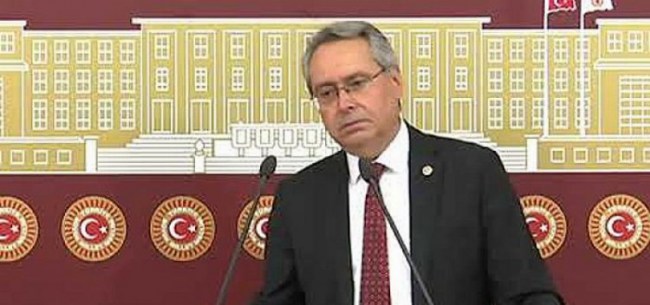 CHP'li Zeybek: "Öğretmenler verilen maaşla geçinemiyor"