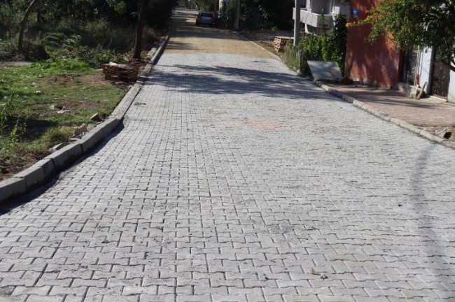 İzmit Alikahya Fatih Mahallesi'nde parke yol yapıldı