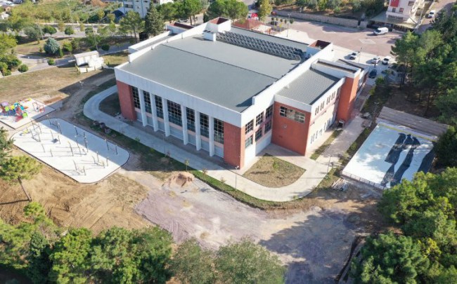 Kocaeli Karamürsel'de yüzme havuzuna yeni çevre