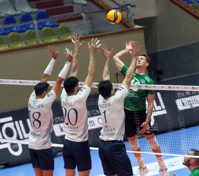 Bursa Büyükşehir filede galibiyetle başladı