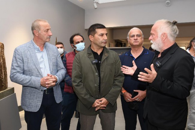 Ada Modern'de dünyaca ünlü sanatçının heykelleri sergilendi