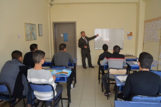 Son üç yılda 11 bine yakın tutuklu ve hükümlü 'Adalet'te öğrendi