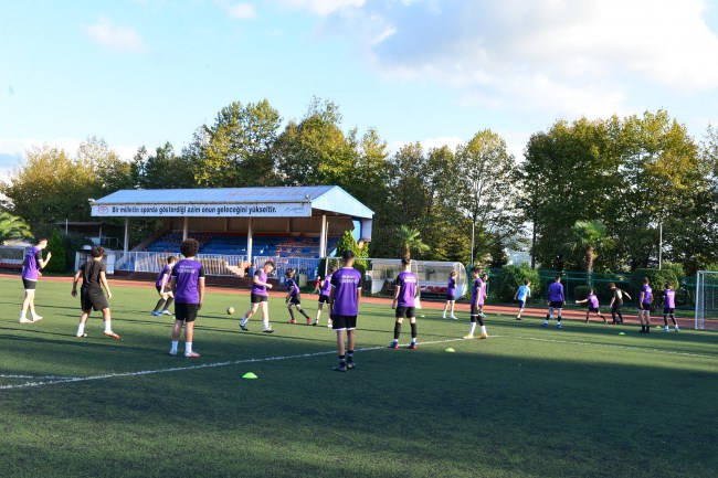 Erdemir Stadı ve Spor Salonu, bölge sporcularının hizmetine açıldı