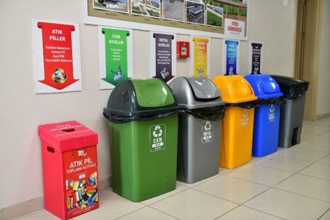 İzmir Çiğli atık pilleri topluyor