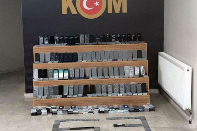 Şanlıurfa'da kaçak telefon operasyonu