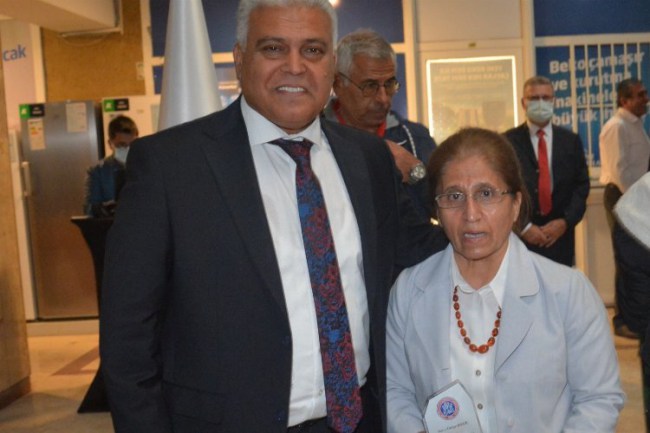 İzmirli terzilerden vefa örneği