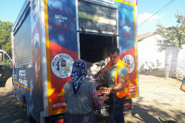 Muğla Milas'ta araçta ikram