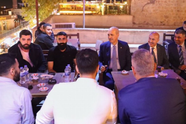 Numan Kurtulmuş Mardin'de gençlerle buluştu