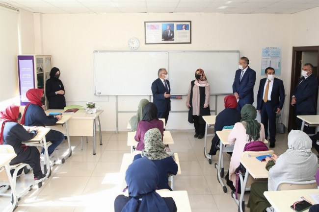 Memduh Büyükkılıç'tan imam hatip ziyareti