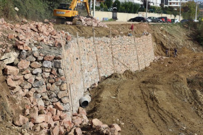 Kocaeli İzmit'te sele karşı istinat duvarı
