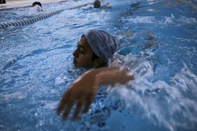 Gaziantep'te yüzme havuzu açıldı