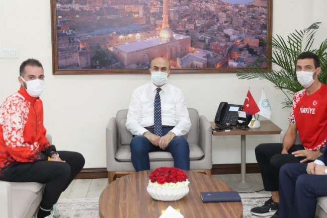Mardinli şampiyon maratonculardan Vali Demirtaş'a ziyaret