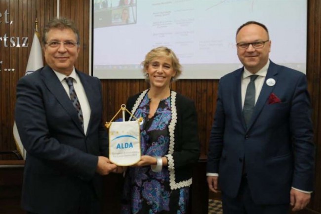 Balıkesir Edremit'e Avrupa Şeref plaketi