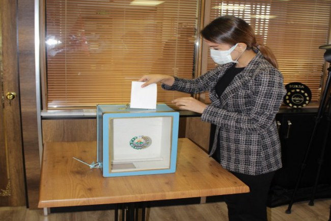 Özbekistan vatandaşları Bursa'da oy kullandı