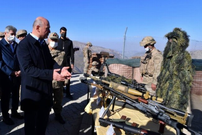 Bakan Soylu'dan 2160 rakımlı noktada askerlerle buluştu