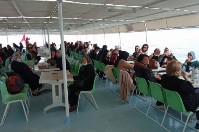 Bursalı hemşirelerin deniz keyfi