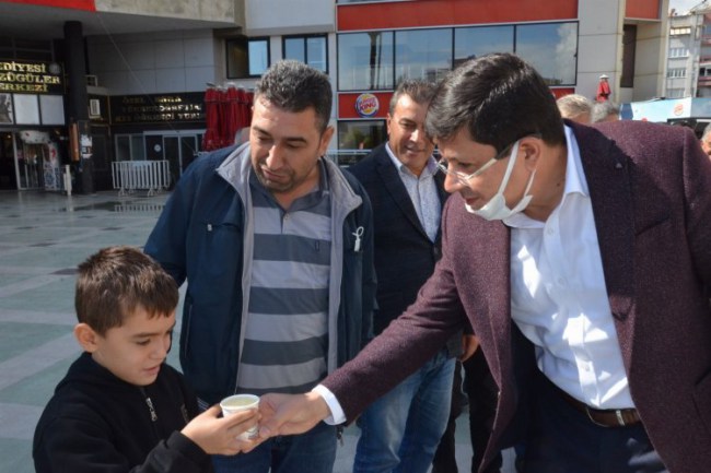 Aydın Nazilli'de Osmanlı çeşmesinden şerbet aktı.