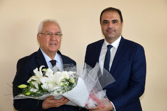 İzmir Karabağlar Belediye Başkanı Selvitopu, muhtarlarla buluştu