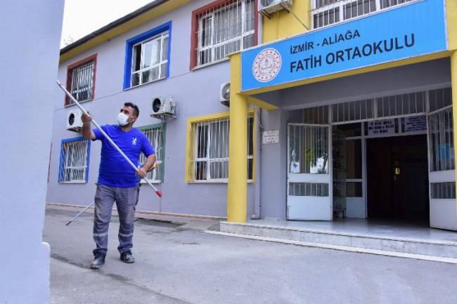İzmir Aliağa'da okullarda bakım yapılıyor