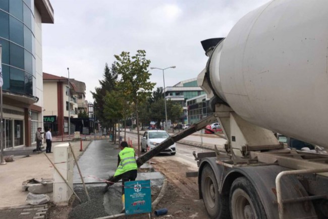İzmit Demokrasi Bulvarında kaldırım imalatı