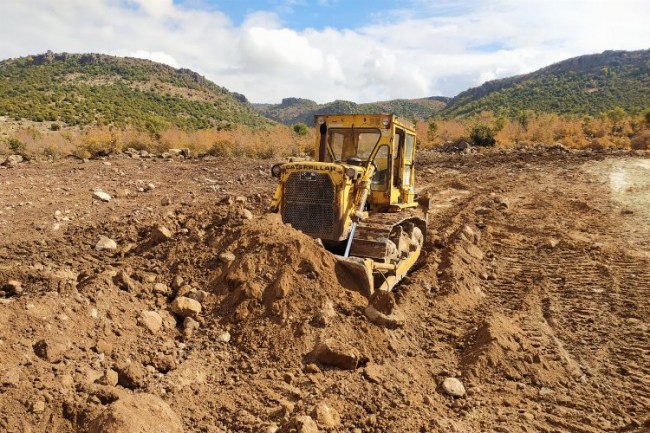 Manisa'da Selendi Çortak göleti üretici için temizlendi