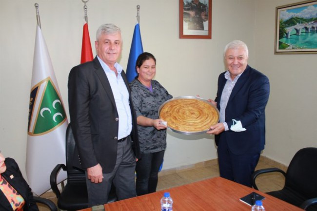 CHP'li Tuncay Özkan'ın, İzmir Bosna Sancak Derneği ziyareti