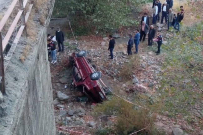 Adıyaman'da otomobil köprüden uçtu: 1 ölü
