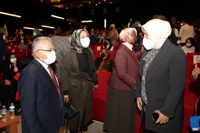 Memduh Büyükkılıç'tan 'kadın kolları'na övgü