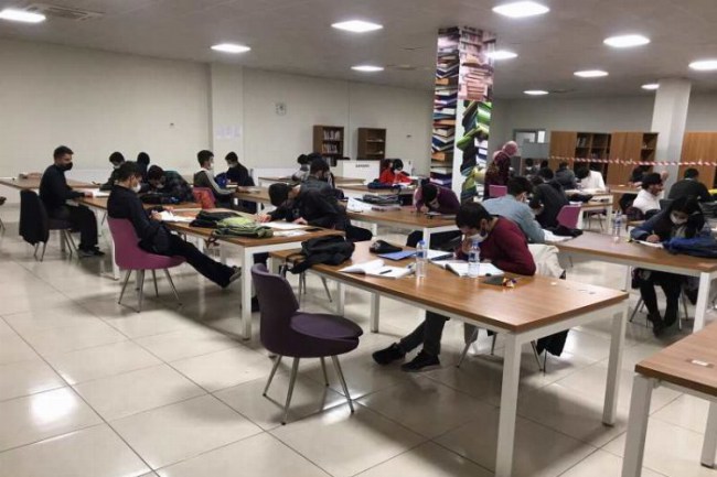 Batman'da kütüphaneler 22.00'a kadar açık