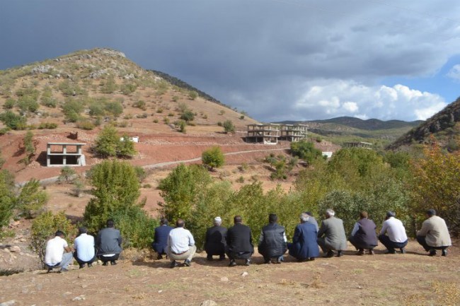 Batman'da köye dönüş, yol engeline takıldı