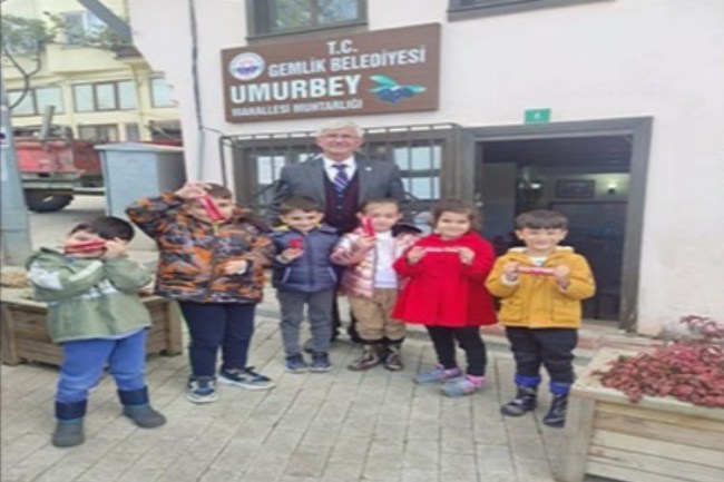 Bursa Gemlik'te miniklerden 'muhtar amca' ziyareti